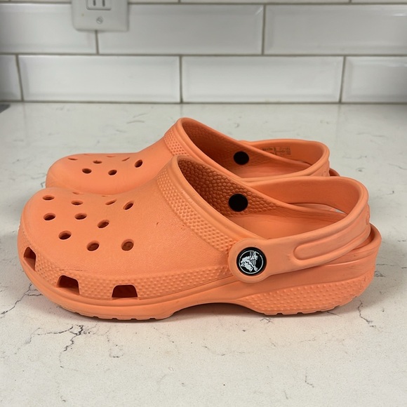 Crocs Classic Clog Size Junior 3, Peach - Orange - Coral - Picture 16 of 16